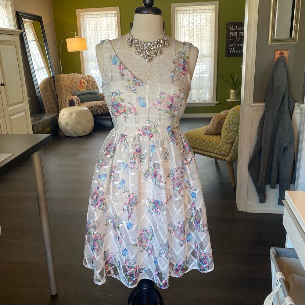 White floral sleeveless dress sz 4 Maeve Anthropologie